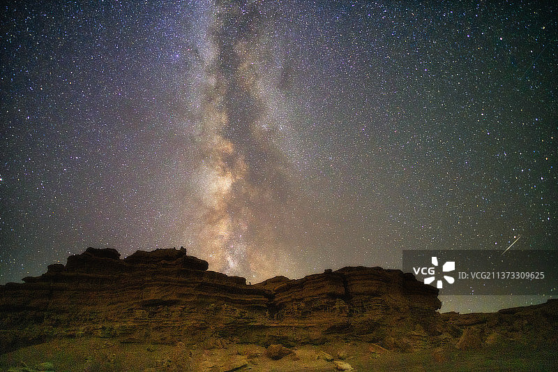 新疆星空光绘银河星系哈密大海道图片素材