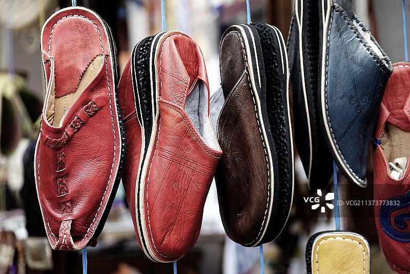 典型的摩洛哥皮革拖鞋，Asilah，摩洛哥，非洲图片素材