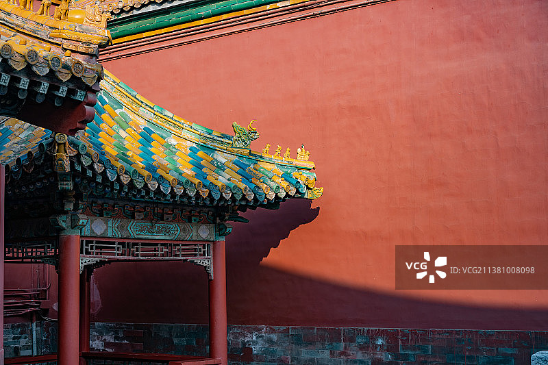 北京故宫紫禁城红色宫墙金色琉璃瓦图片素材