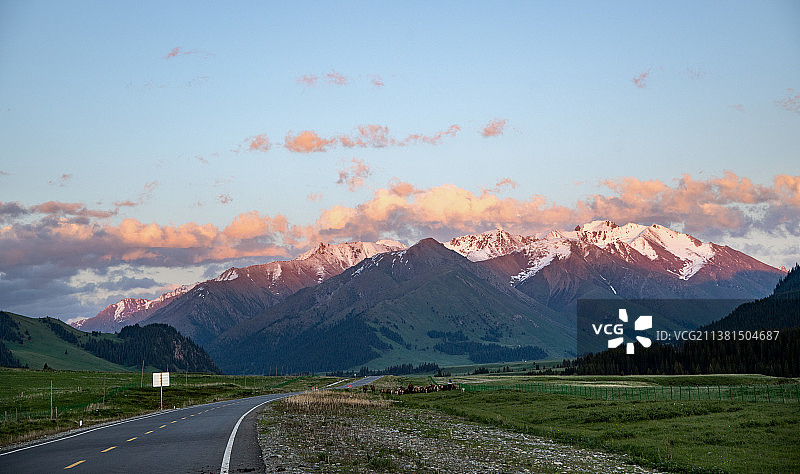 新疆美丽风光独库公路雪山胜景壁纸美图图片素材