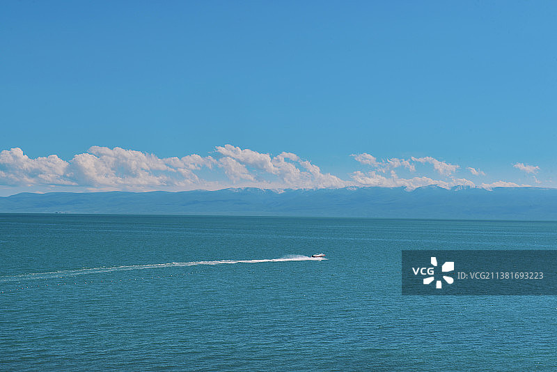 青海湖的摩托艇图片素材