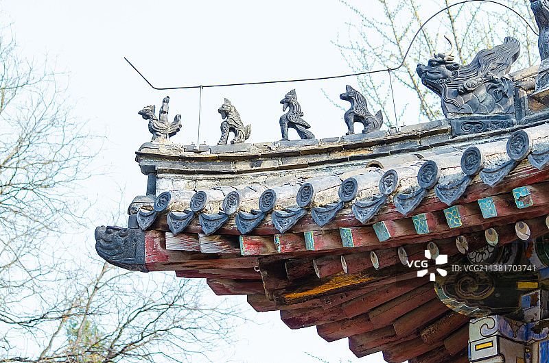 中国古代建筑拍摄主题，屋檐上的各种神兽雕塑，户外白昼无人图像摄影图片素材