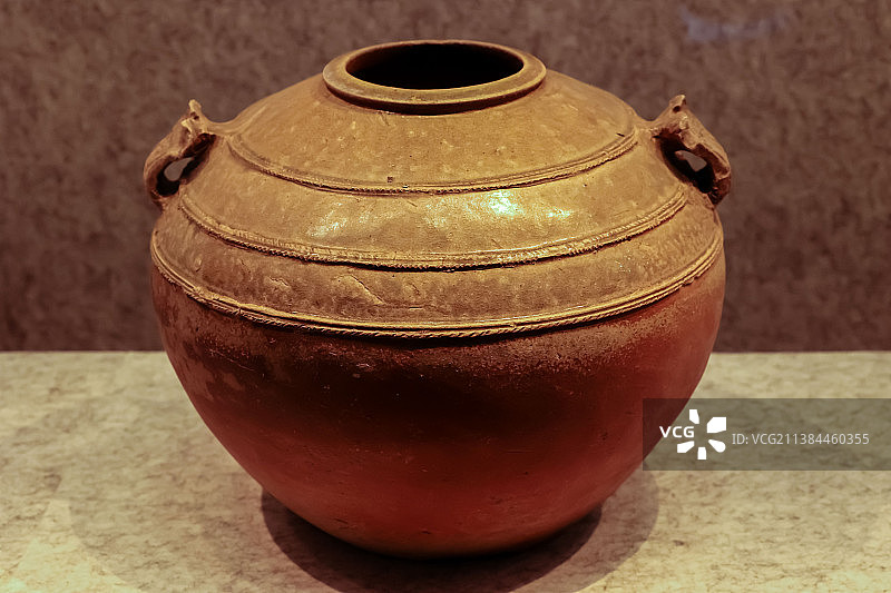 汉代釉陶瓿图片素材