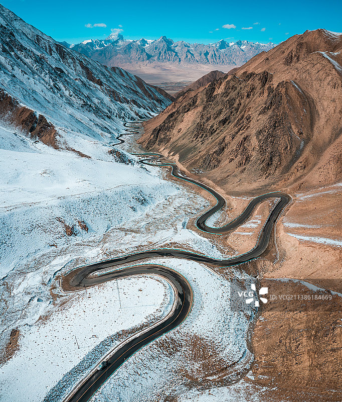新疆帕米尔高原塔什库尔干盘龙古道雪山公路自然风光图片素材