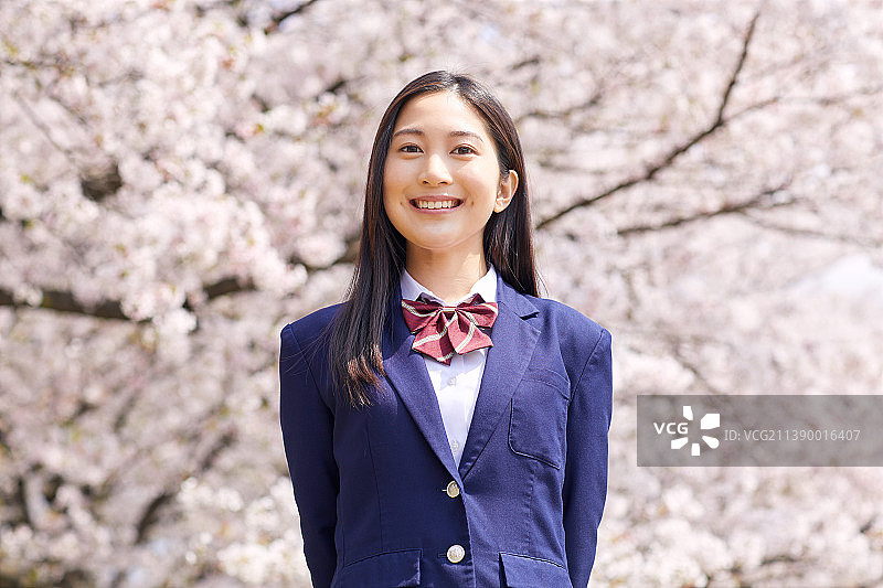 微笑的日本女高中生图片素材