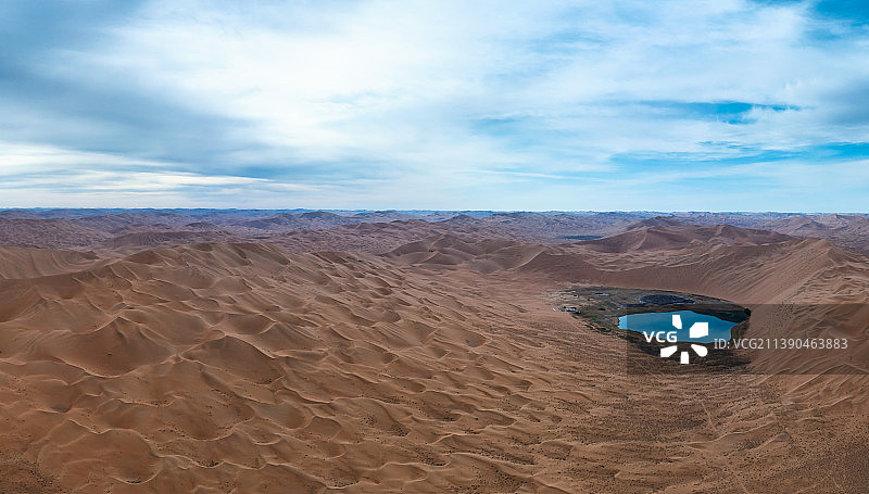 巴丹吉林日落时沙漠的景色图片素材