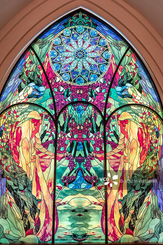 欧式教堂彩色玻璃花窗图片素材