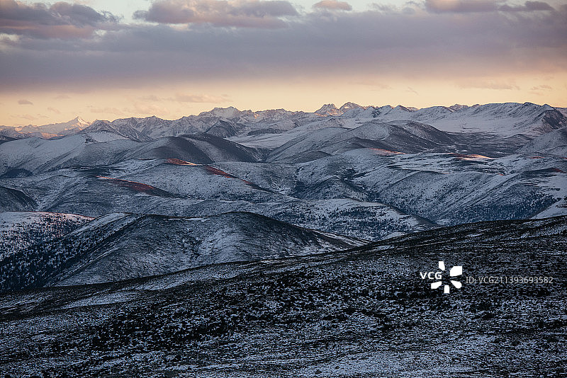 雄伟的青藏高原雪山群自然风光图片素材