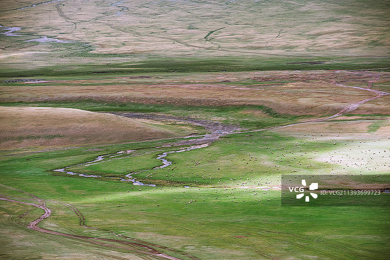 中国新疆巴音布鲁克大草原风光图片素材