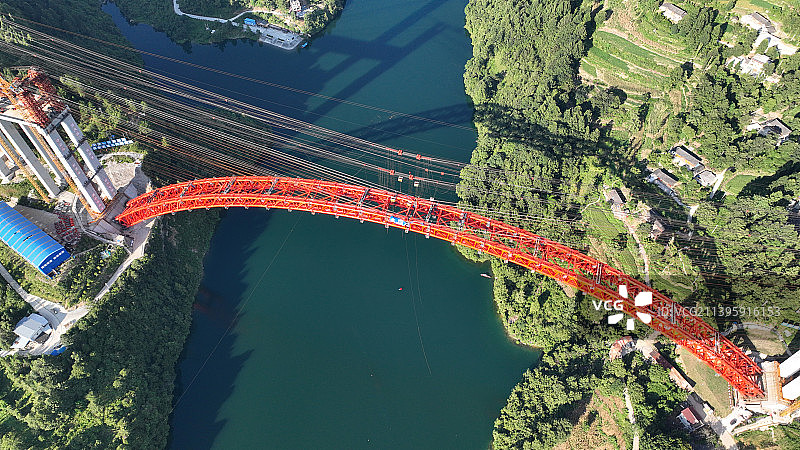 建设中的贵州德余高速乌江特大桥图片素材