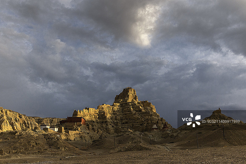 中国西藏阿里札达县古格王朝遗址的日落图片素材