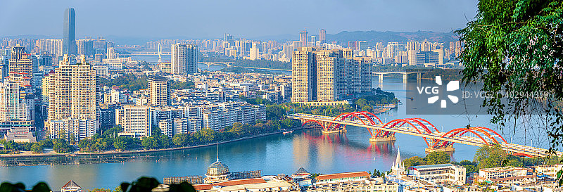 中国广西柳州马鞍山远眺柳江文惠桥图片素材