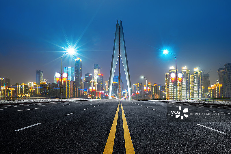 桥梁公路和重庆城市天际线图片素材