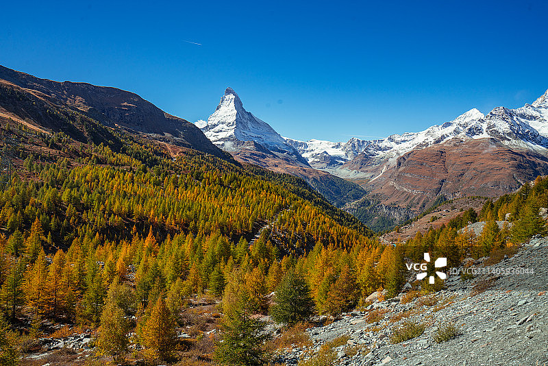 雄伟的阿尔卑斯山马特洪峰雪山，是瑞士的国家象征图片素材