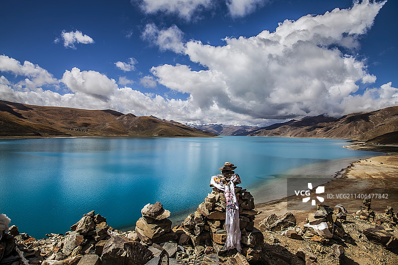 蔚蓝碧玉的圣湖—羊卓雍湖图片素材