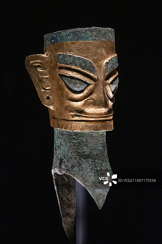 四川广汉三星堆遗址博物馆贴黄金青铜面具图片素材