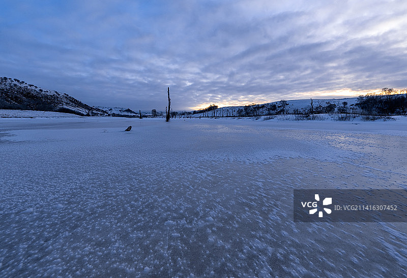 美丽的冬季自然风景-美丽的冰雪赛道图片素材
