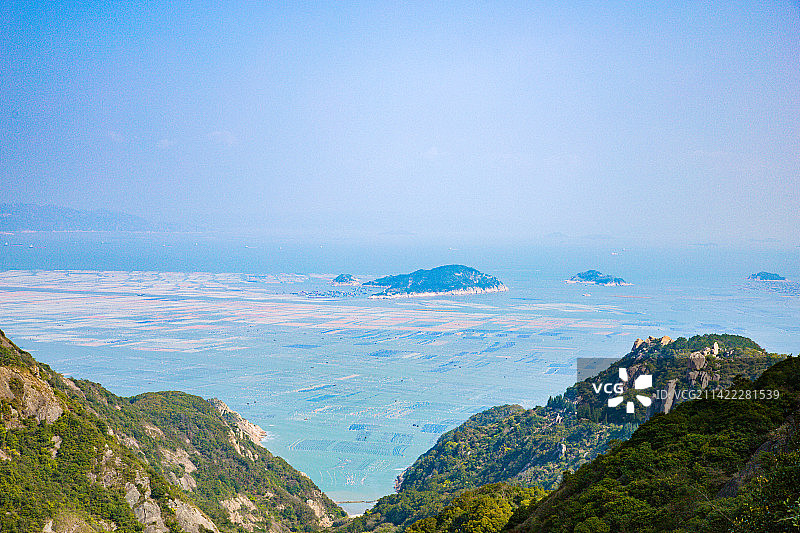 福建省福州市连江县-海洋海岛和山顶的风力发电机图片素材