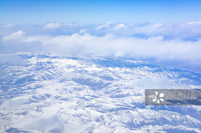 飞机俯瞰青藏高原雪山冰川连绵山脉雪景自然风光图片素材