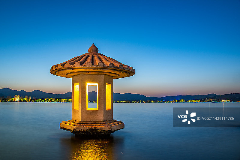西湖夜景 杭州西湖风光 杭州地标景点 标志性建筑 园林美景图片素材