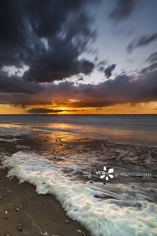 海泡沫在桑加特海滩，蛋白石海岸，法国加来海峡图片素材