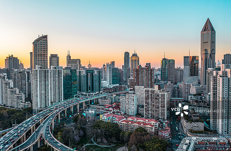 鸟瞰上海城市高架立交美景图片素材