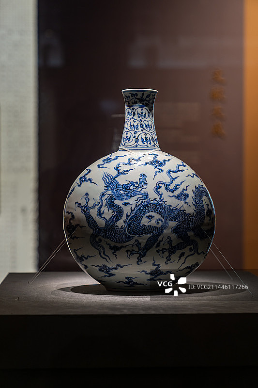 青花云龙纹扁瓶 明 永乐（1403-1424） 南京博物院藏图片素材