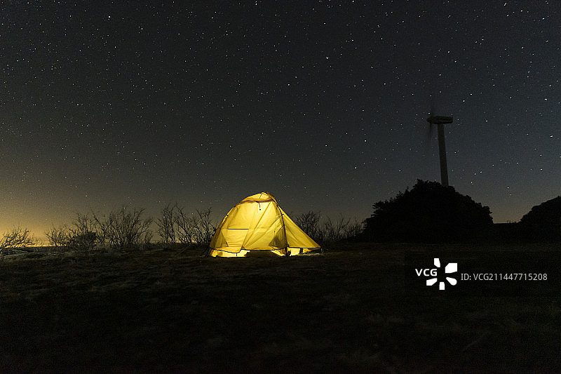 唯美孤独户外帐篷下的星空图片素材