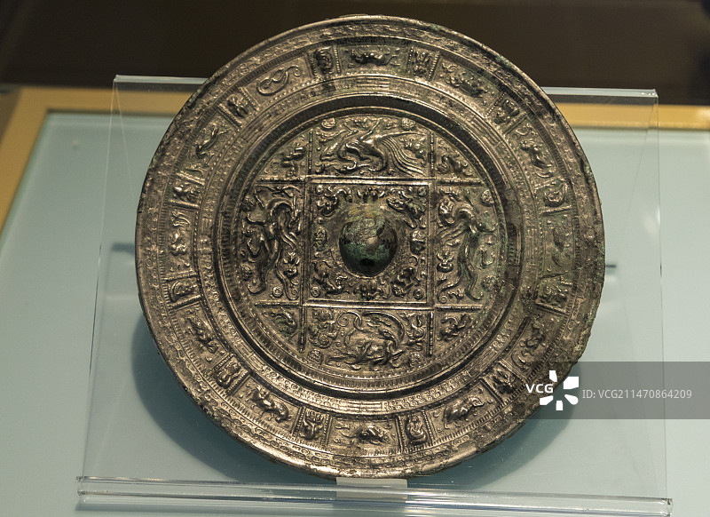 安阳博物馆隋代文物四神十二生肖铜镜图片素材