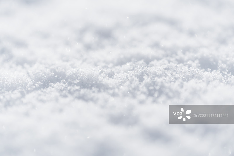 雪地微距特写纯白色背景图片素材