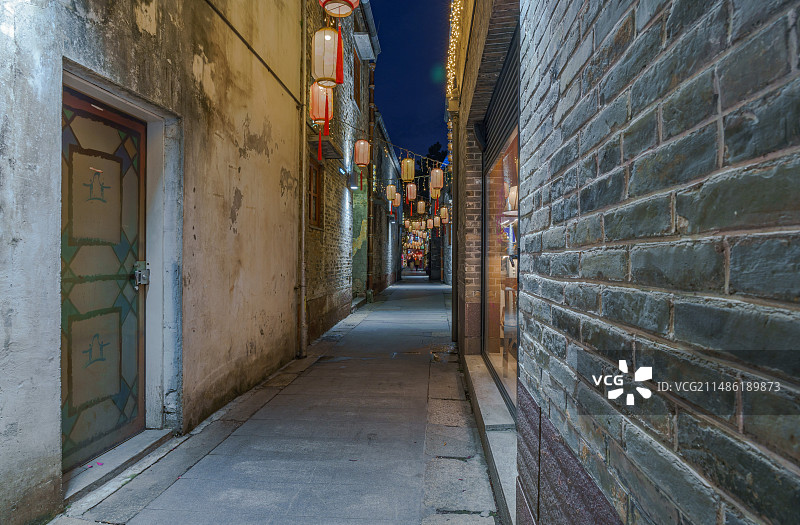 佛山岭南天地中式传统古镇风情商业街区夜景图片素材