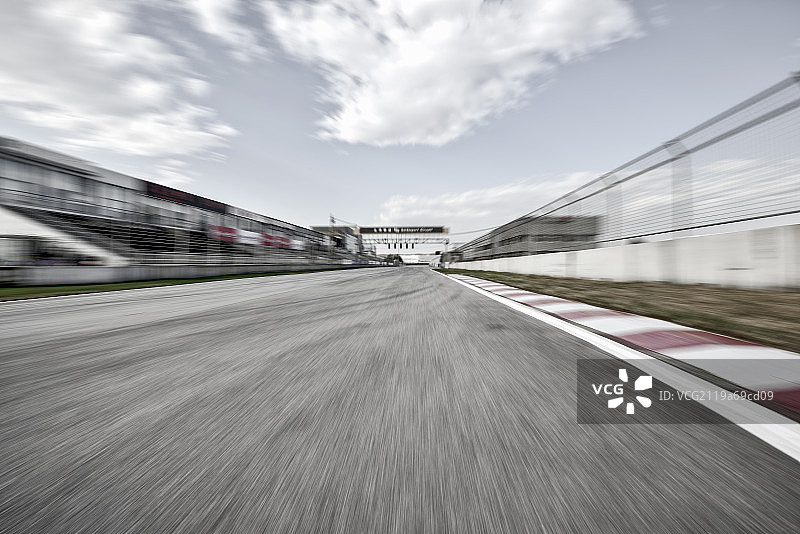 F1赛道运动模糊速度特效和信号灯图片素材