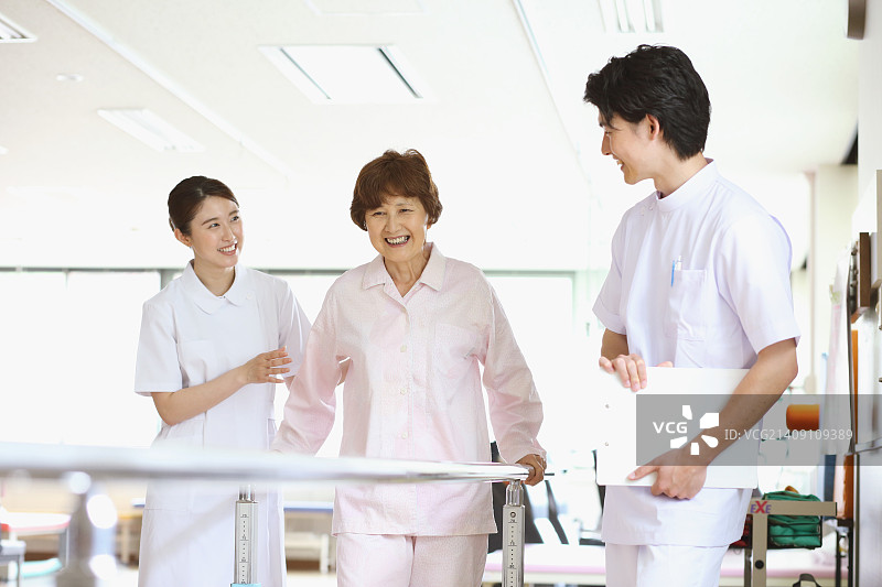 日本护士与病人图片素材