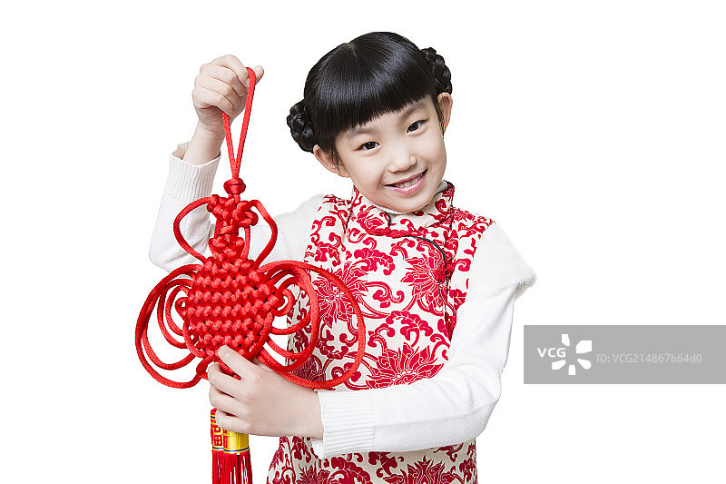 快乐的小女孩拎着一个中国结挂饰图片素材
