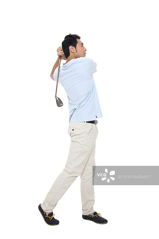 青年男子打高尔夫图片素材