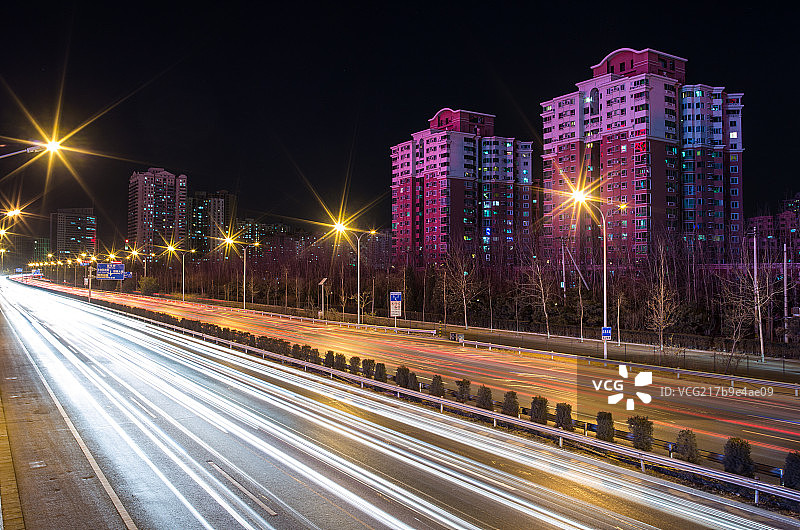 北京丰台区总部基地主要道路夜晚拍摄图片素材