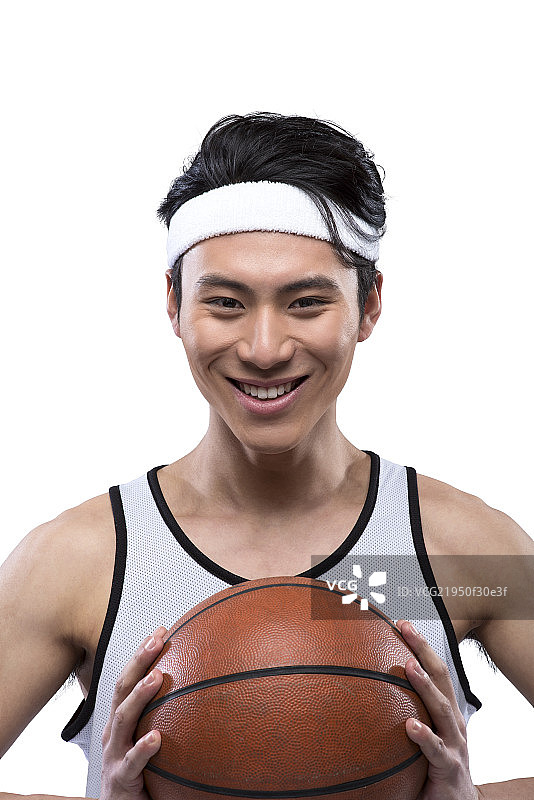 Portrait of young man with basketball图片素材