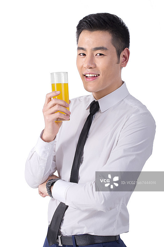 青年商务男士喝果汁图片素材