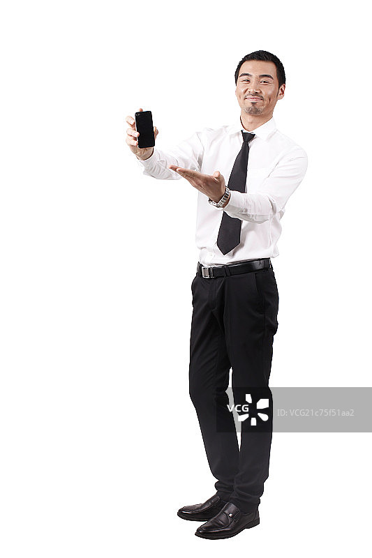 一个使用手机的青年商务男士图片素材