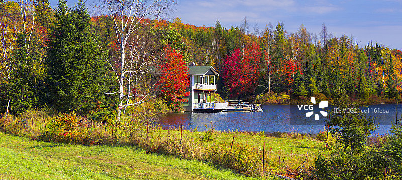 加拿大湖泊秋景图片素材