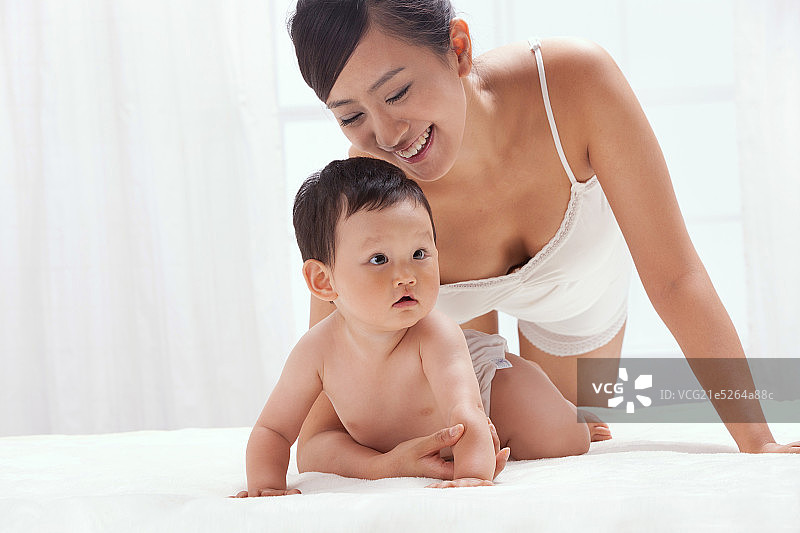 母亲和婴儿图片素材