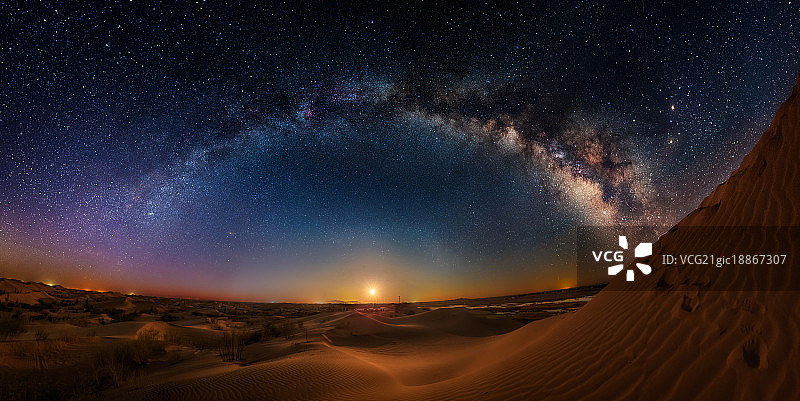 内蒙古库布齐沙漠银河拱桥图片素材