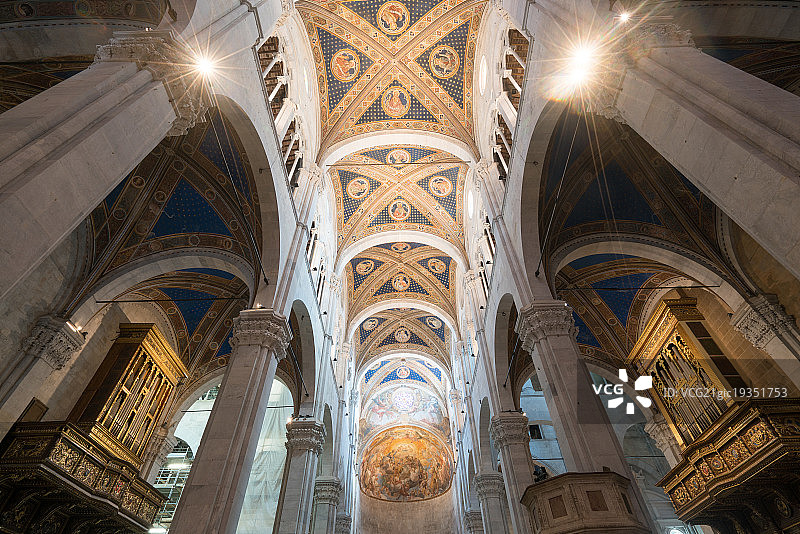 意大利卢卡大教堂内景图片素材