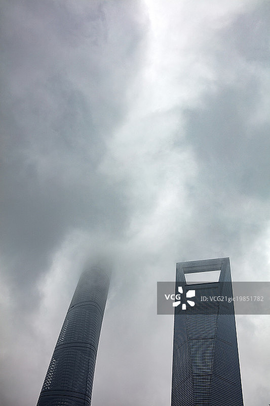 摩天大楼雾霾图片素材