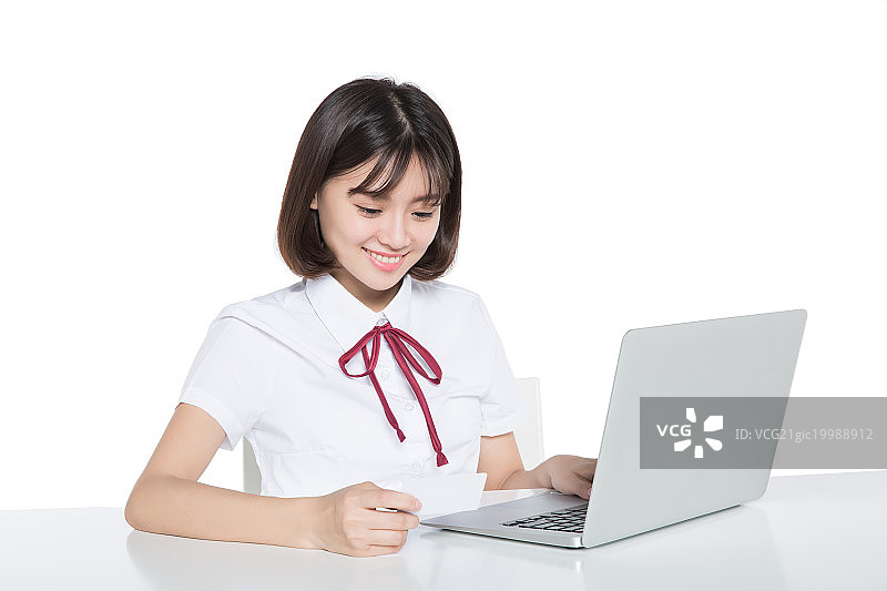 girl on laptop图片素材
