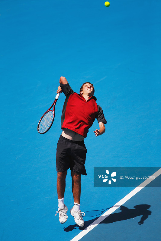 青年男子网球运动员图片素材