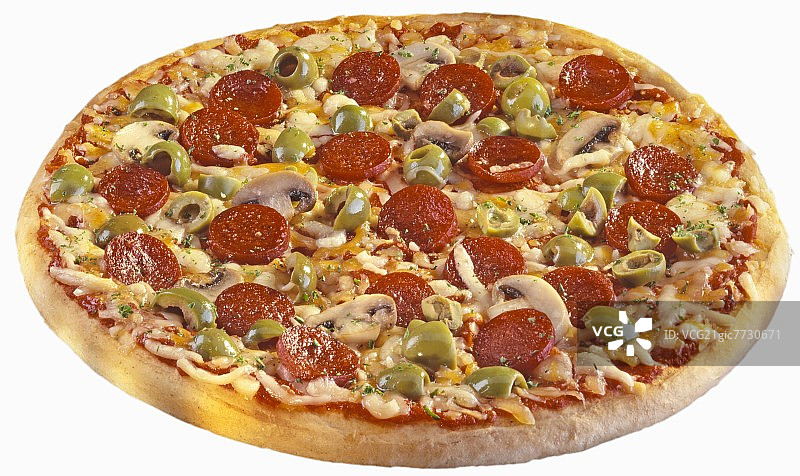 辣香肠披萨配橄榄，蘑菇和奶酪图片素材