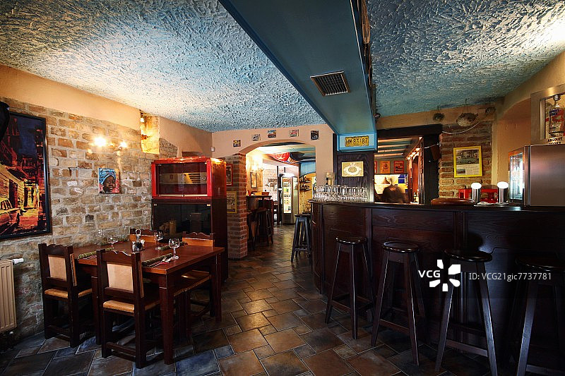 在餐厅布埃纳Vista，吉尔哈瓦，捷克共和国的一个地下室酒吧图片素材