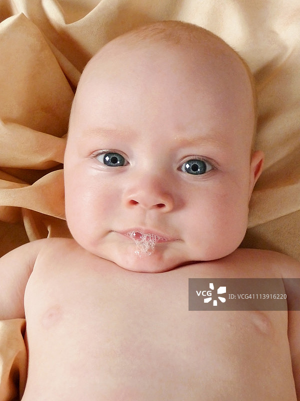 婴儿口水泡泡图片素材