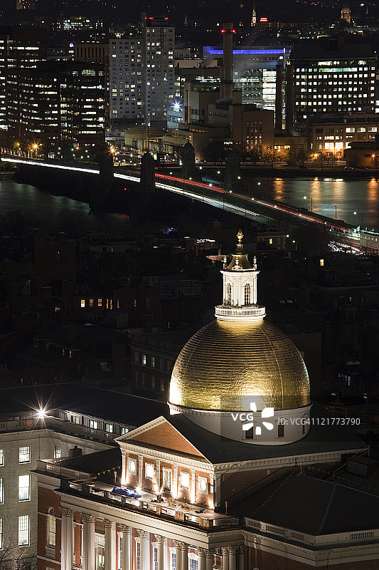 马萨诸塞州议会大厦，查尔斯河和朗费罗大桥，波士顿，马萨诸塞州，美国图片素材